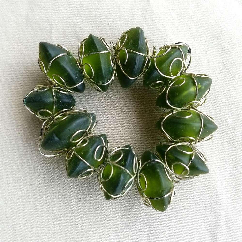 3 Green Stone Napkin Rings - Picture 2 of 4